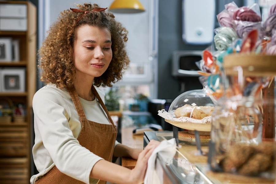 Se requiere personal de limpieza para panadería